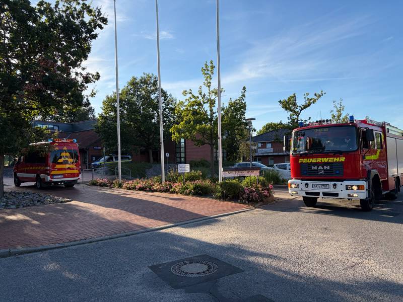 1_FEU-BMA-12.08.2026-Polizei-Damp-1